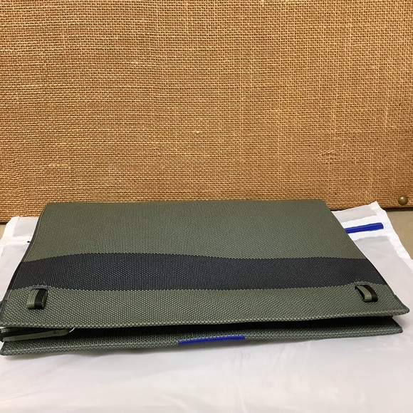 Rothy’s Original Crossbody Bag. NWOT - Picture 2 of 10